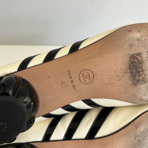 Auth 2012 CHANEL Leather Boots - Picture 7 of 9